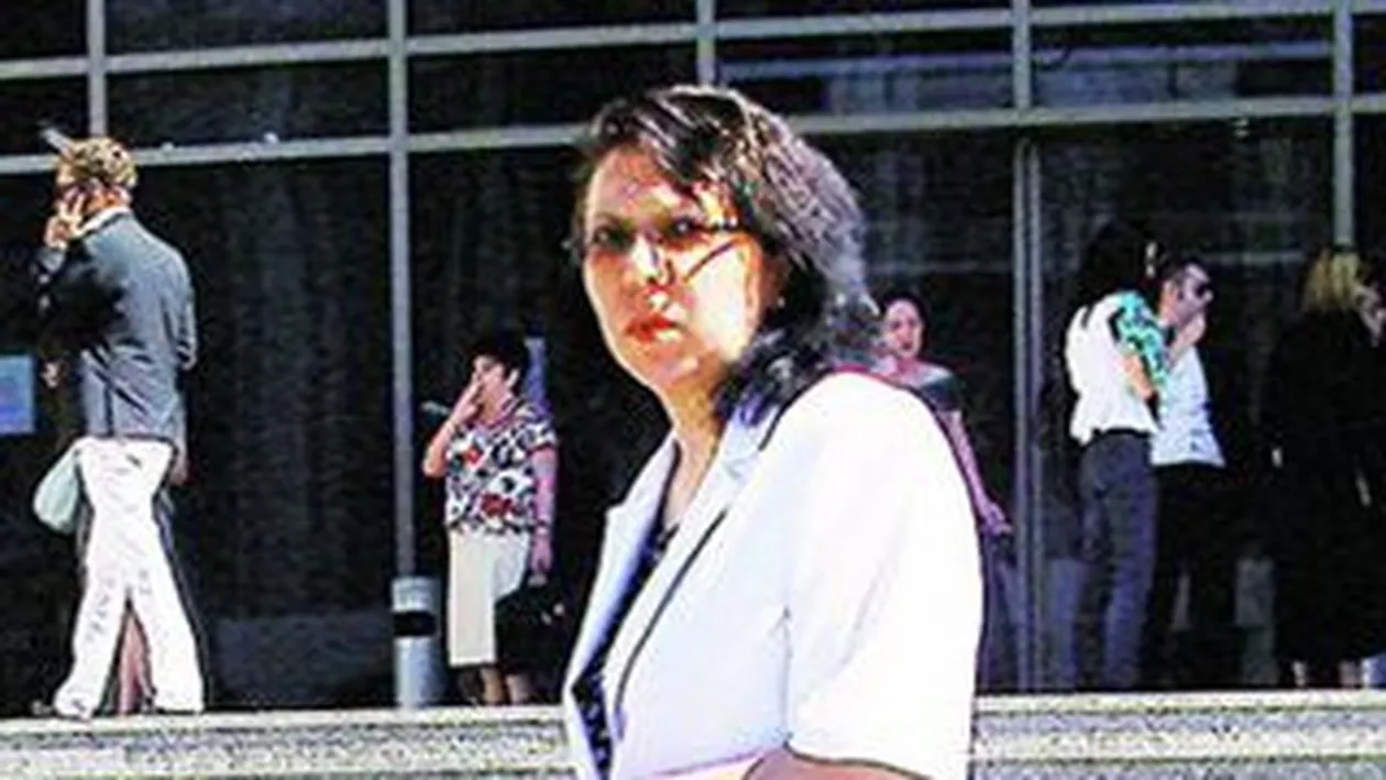 S-a iubit cu un escroc si si-a inselat fratele