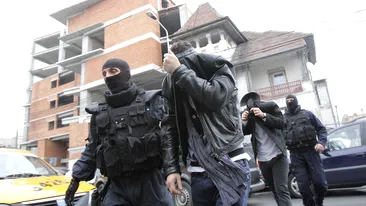 Traficanti de droguri, jefuiti de politisti falsi. “Maradonistii” au fost “saltati” de DIICOT