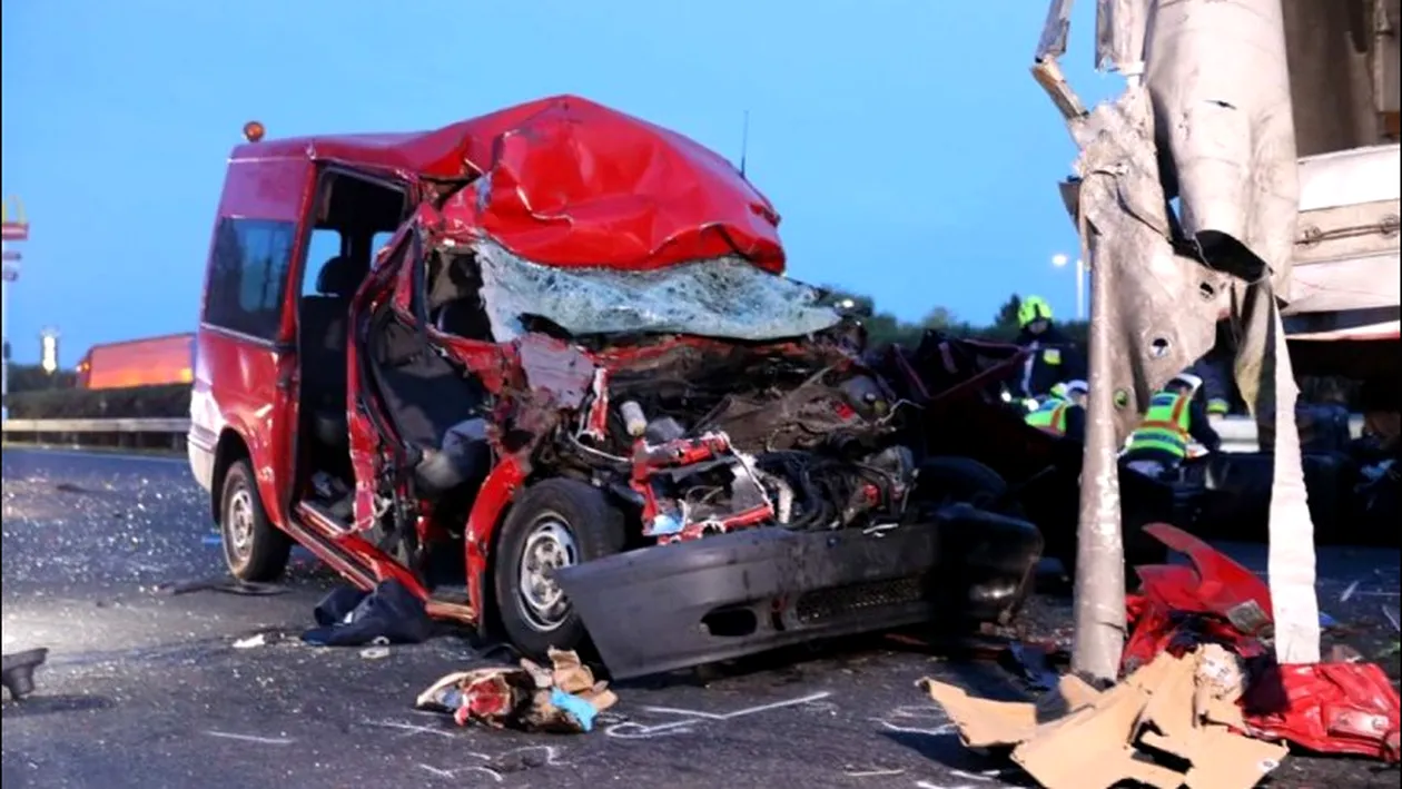Accident grav în Ungaria! Un microbuz românesc s-a izbit de un camion. Cinci persoane au decedat în urma impactului