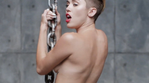 Miley Cyrus, GOALA pe internet! Cantareata si-a oripilat fanii cu imaginea asta! “Ai un corp de baietel de 12 ani, ce sa...”