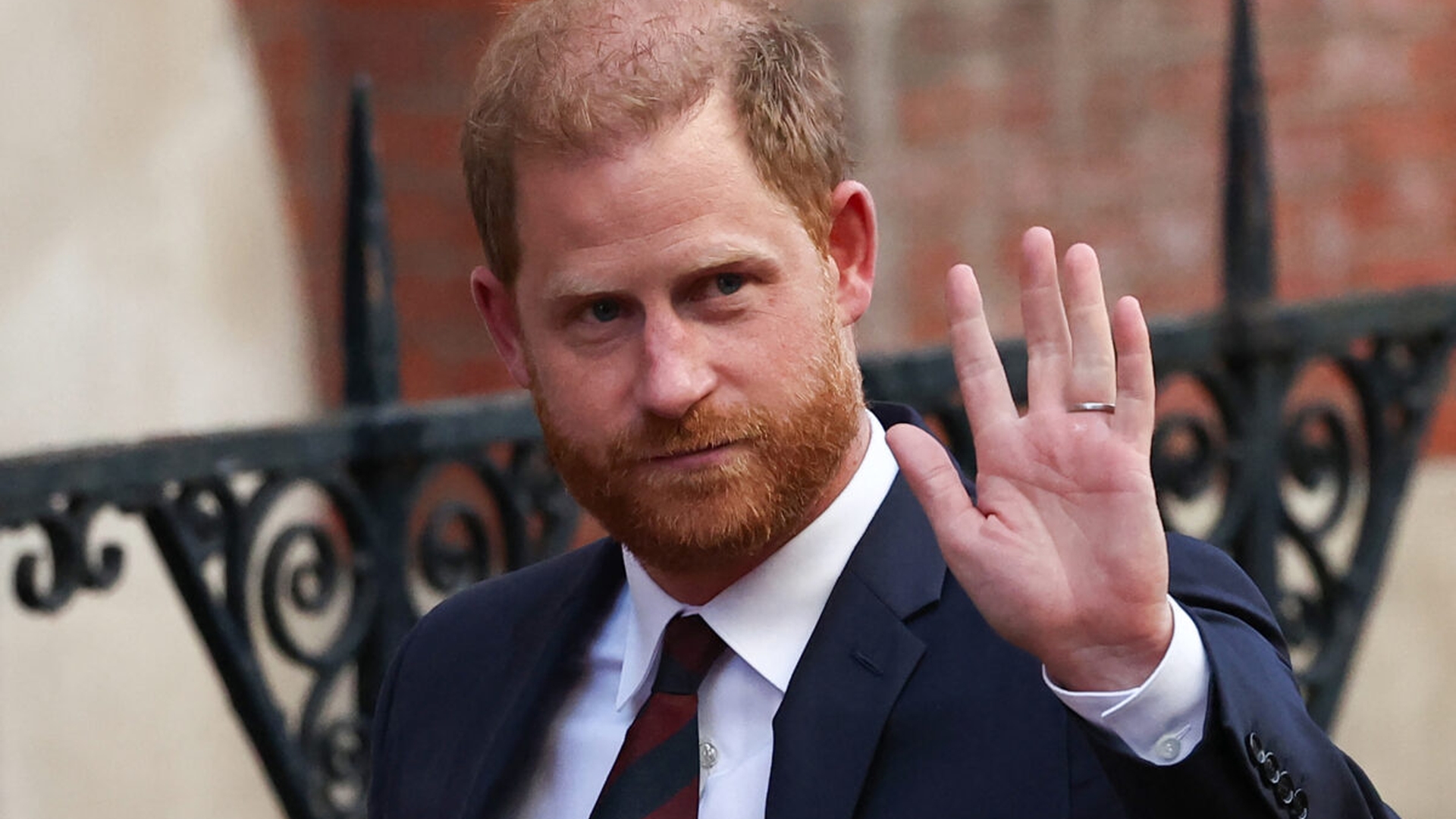 Prințul Harry renunță la conducerea unei organizații implicate într-un scandal de abuzuri. Decizia vine înaintea revenirii în Marea Britanie