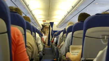 Un steward a declansat toboganul de evacuare al avionului pentru ca l-a enervat un pasager