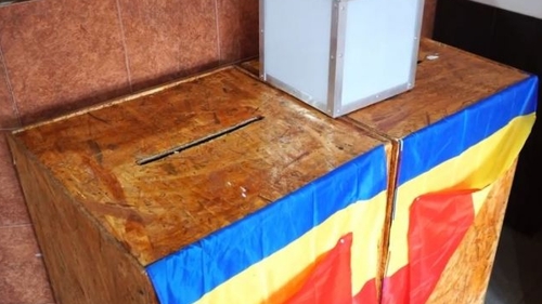 Barul din sat transformat în secție de votare. Se întâmplă într-o localitate din Botoșani