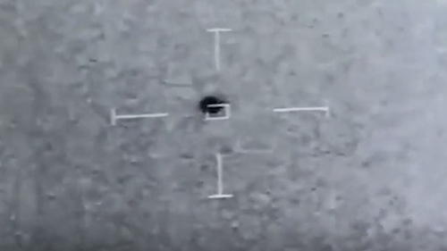 Pentagonul a confirmat totul! „Flota de OZN-uri” a SUA, filmată de marina americană : „Wow, a căzut în apă”. VIDEO