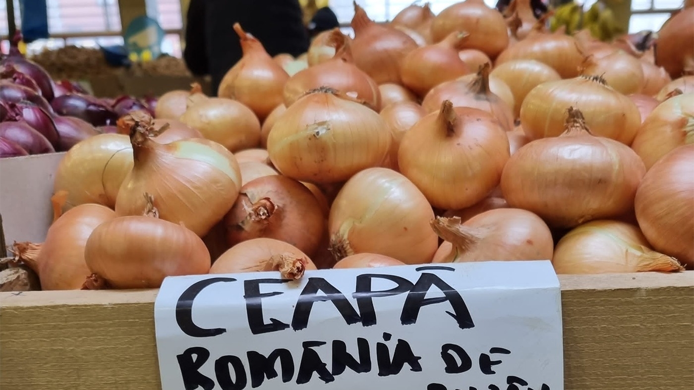 Nu este o eroare! Ireal cu câți lei se vinde 1 kilogram de ceapă în Piața Bucur Obor din București acum, cu 9 zile înainte de Crăciun