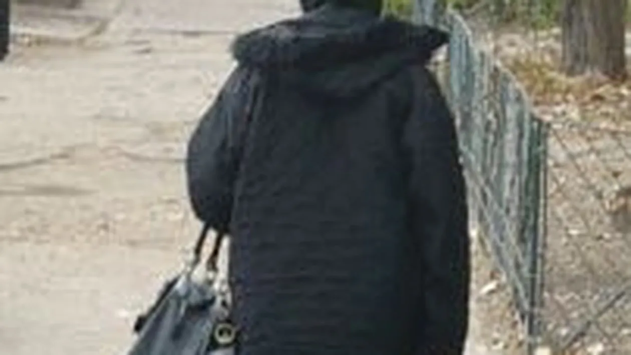 O măicuţă tămăduitoare falsă a înşelat mai multe persoane online