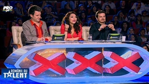 Si-a adus intariri pe scena ca sa le faca vraji juratilor de la Romanii au talent! "Sunteti trei cucuieti!"