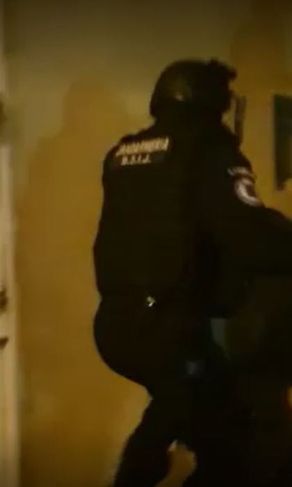 Clanul Toporaru din București a fost anihilat. Liderul și fiii săi au fost încătușați în urma unor percheziții care au fost filmate | FOTO