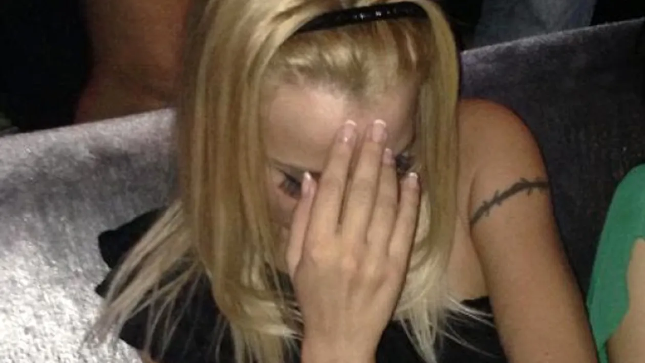 Si-a pus silicoane si nu se gandeste ca si le pune in pericol! O blonda celebra a inceput sa bata barbatii pe capete, in cluburi!