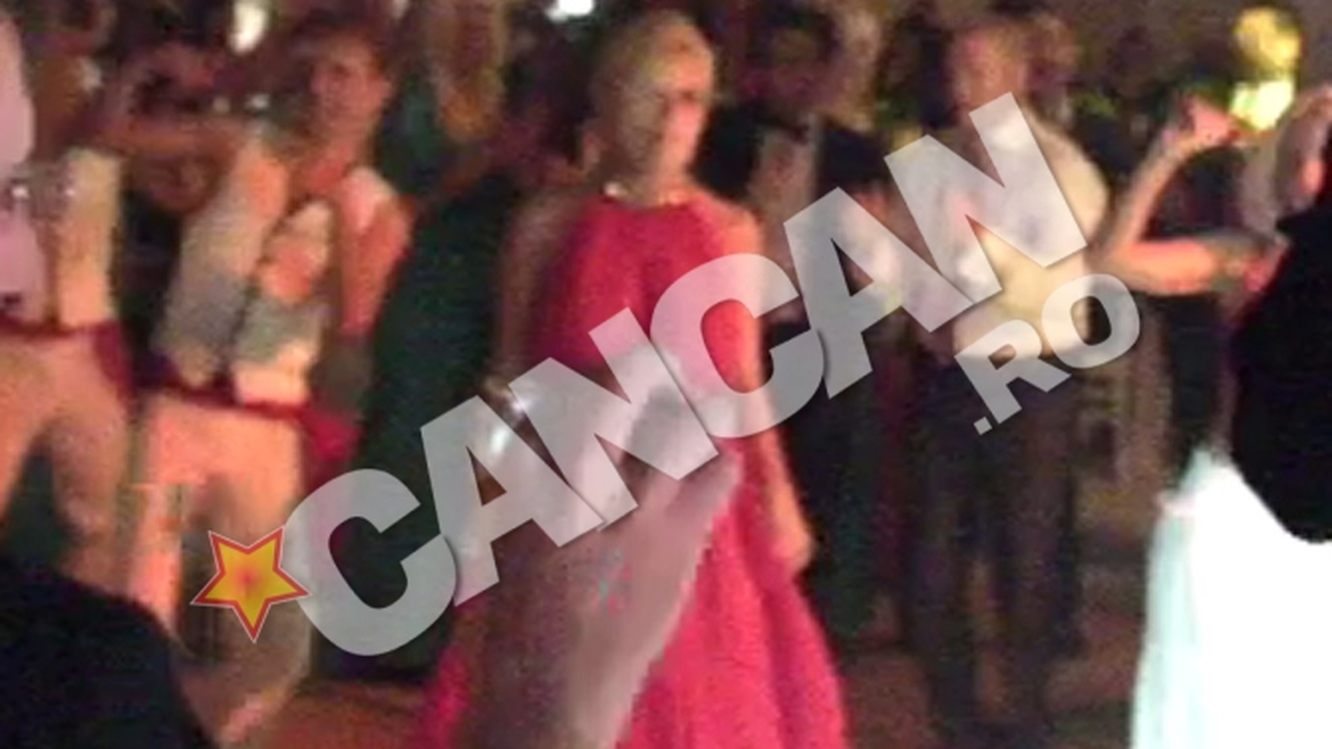 Udrea a facut spectacol pe ringul de dans! S-a miscat ca o brazilianca la carnaval si apoi ca o oseanca la hora