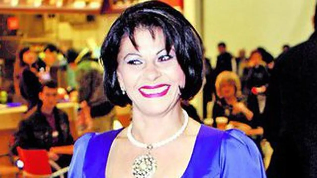 S-a angajat intr-un laborator medical! Elena Carstea se afla la al doilea job in America