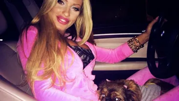 Vă rog să distribuiţi, să nu păţiţi acelaşi lucru! Ce a păţit azi LOREDANA CHIVU într-o aeronavă TAROM! Stewardesa nu a mai stat pe gânduri! FOTO