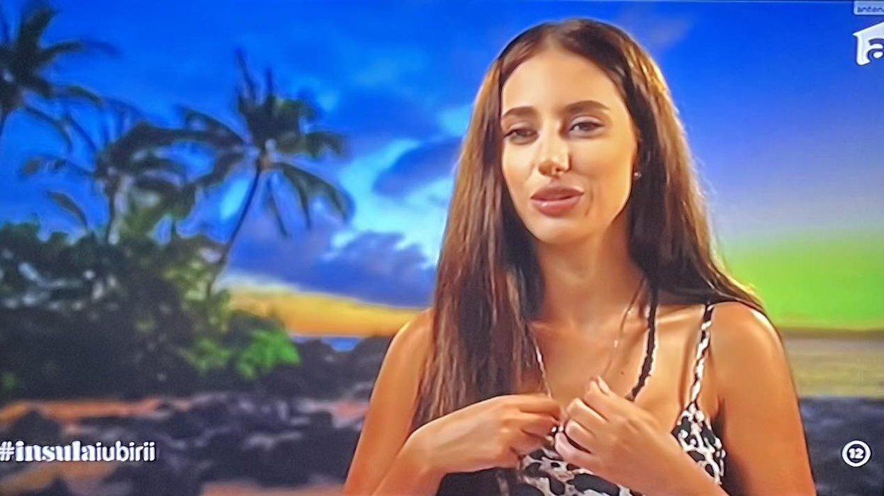 Bianca Giurca a primit un lanțișor din partea lui Radu Vâlcan (sursa FOTO: captură TV)