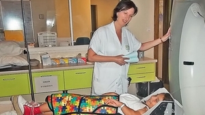 Copiii de varsta ei se gandesc la vacanta de vara, dar micuta Kassandra se pregateste pentru cea de-a 35-a operatie!