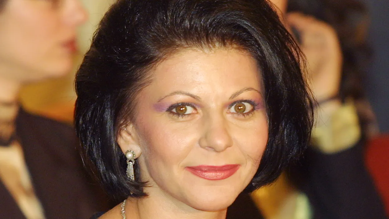 Sechestrata in casa de o gripa puternica, dupa ce si-a imbolnavit amicii! Elena Carstea iese doar jumatate de ora pe zi la aer!