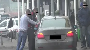 Nici in filmele cu Stan si Bran n-ai vazut asa ceva! Au folosit surubelnita si toporisca ca sa deschida masina