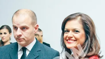 Adio, dar raman cu tine! Medicul sufera enorm in urma despartirii sI refuza sa mearga la serviciu! Lazarut ii da sperante desarte iubitului. Vezi aici cum il amageste