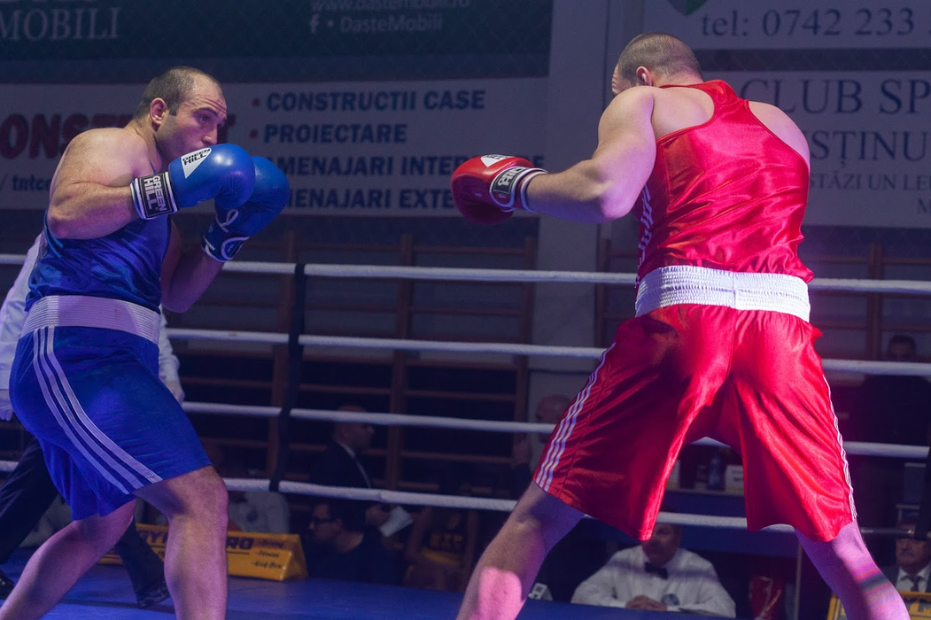 Compania lui Oscar de la Hoya se obligă să-i organizeze lui Mihai Nistor mai multe lupte pe an, cu bursă de meci