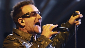 Vesti proaste pentru fanii trupei U2. Bono a ajuns la cutit! Afla ce s-a intamplat