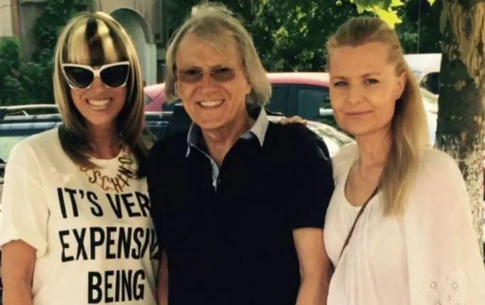 Mihai Constantinescu, între Mihaela Constantinescu și Simona Secrier/ Sursă foto: arhivă