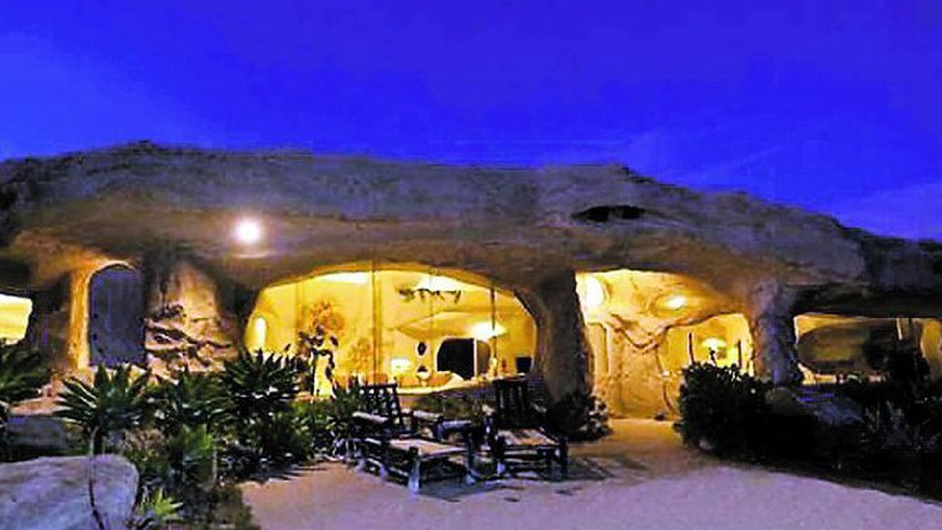 Grota "Familiei Flintstone" se vinde cu 3,5 milioane $. Yabba-Dabba-doo, mutati-va in casa lui Fred