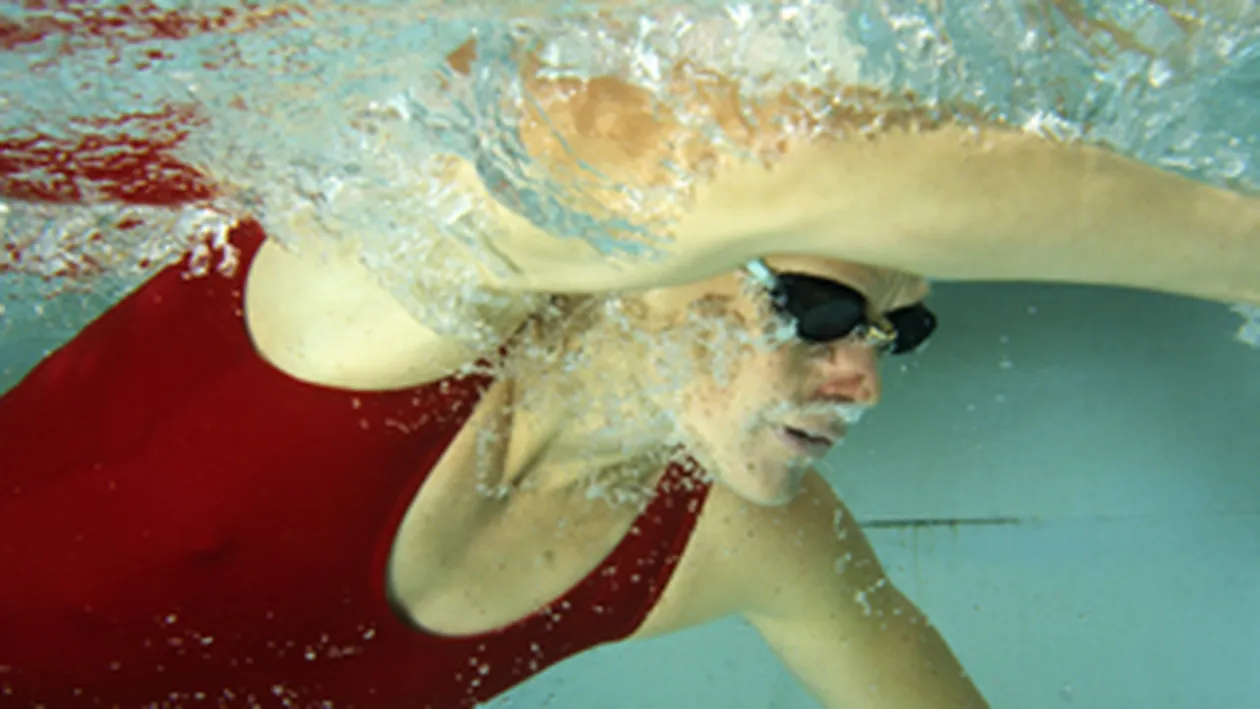 Femeia de 61 de ani care a incercat sa inoate intre Cuba si Florida a renuntat dupa ce i s-a facut rau