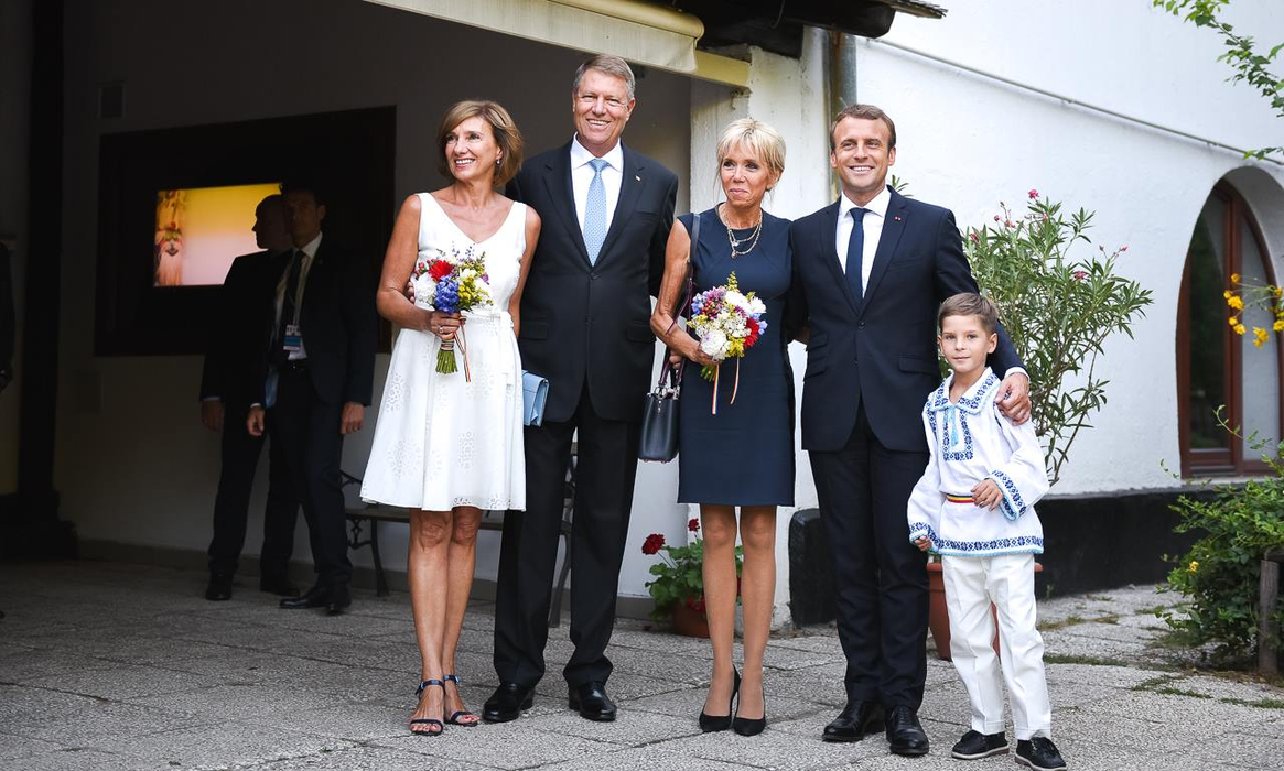 Nu o recunoști! Cum arăta Carmen Iohannis în tinereţe! În copilărie, Prima Doamnă a luat lecții de balet și de pian