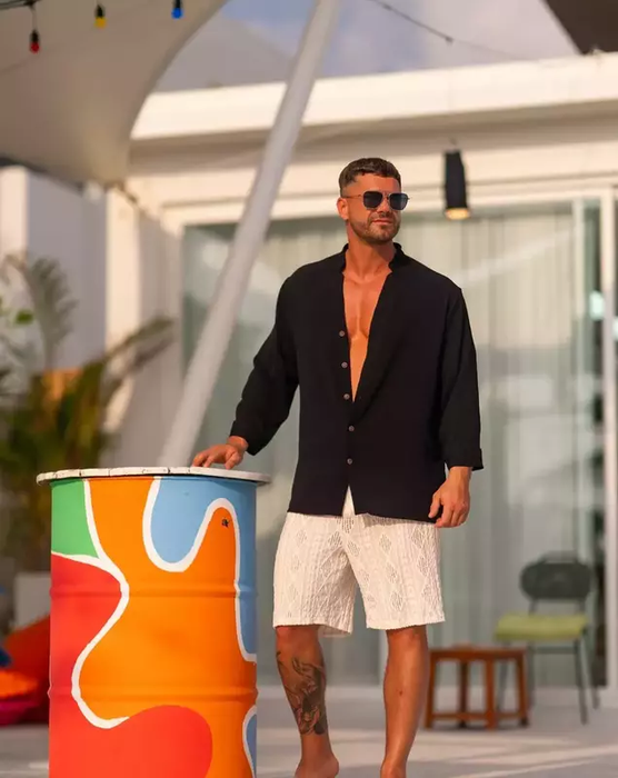 Liviu Trif s-ar fi alăturat rapid grupului vesel. (SURSA: ANTENA 1)