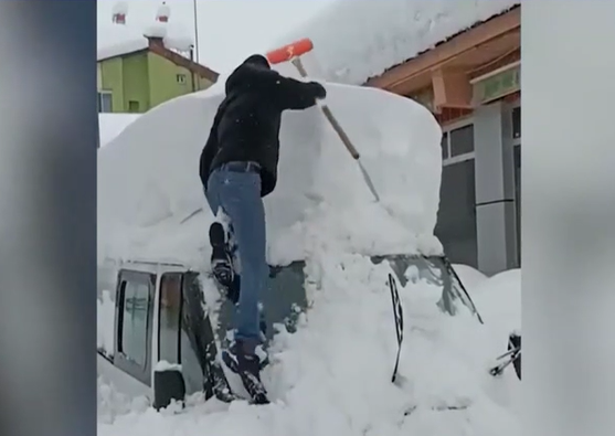 3 metri de zăpadă, după cel mai puternic viscol din ultimii 150 de ani în Rusia/ sursă foto: captură video