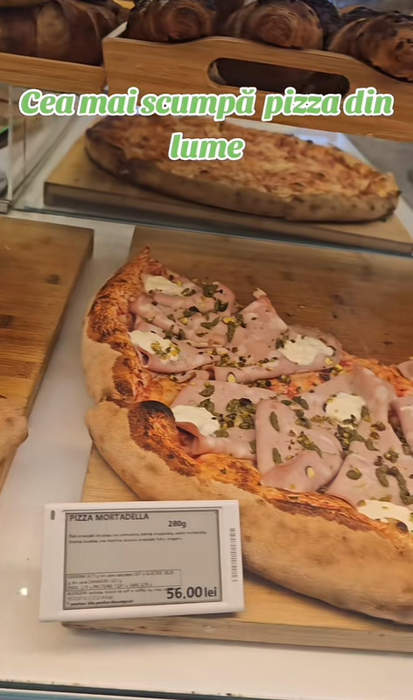 NU E BANC! Câți lei a plătit Florin pe o felie de pizza în Aeroportul Otopeni: ”Merge și cu credit ipotecar?”
