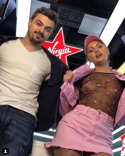 Alexandra Stan și-a pozat zonele intime de la mică distanță, iar fanii „și-au lipit” ochii de ecranele telefoanelor
