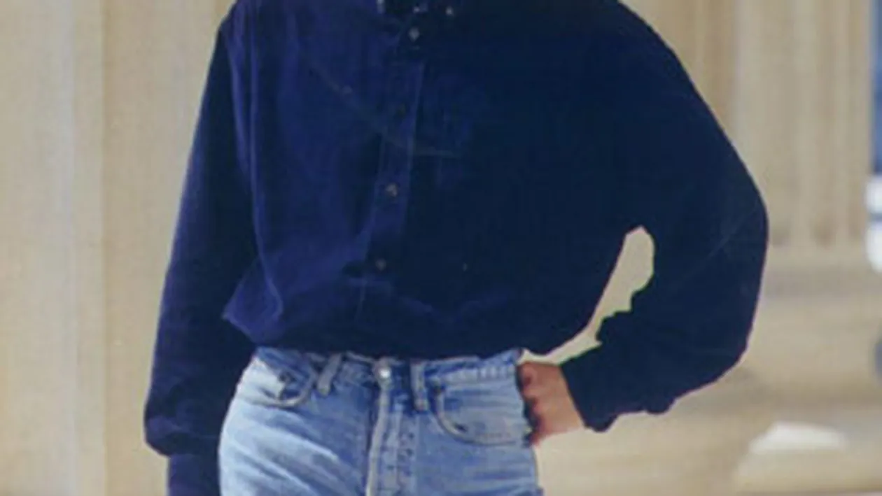 Tanar, slab si fara nicio grija. Ce bine arata Serban Huidu in primul sezon de Cronica!