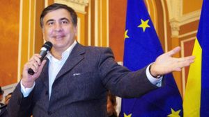 Un fost preşedinte de stat a fost arestat! Simpatizanţii lui au tăbărât pe maşina poliţiei şi... E uluitor ce s-a întâmplat