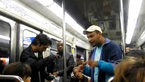 VIDEO Doi rromi fac show in metroul din Paris pe ritmuri de hip-hop si manele!