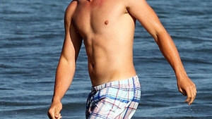Muschii lui Schwarzenegger Jr. fac ravagii pe plaja din Malibu