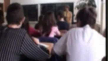 Scandal sexual in invatamantul romanesc! O directoare de scoala a pozat provocator!