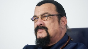 Cum arată a patra soție a lui Steven Seagal. Aceasta i-a oferit actorului cel de-al șaptelea copil