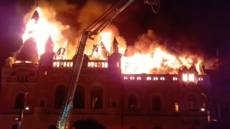 Clipe de infern la Palatul Episcopiei Greco-Catolice din Oradea, după ce a izbucnit un incendiu violent