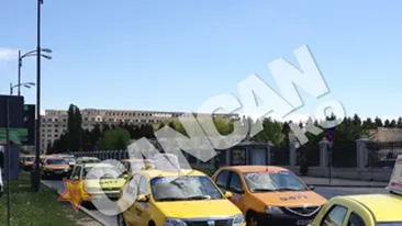 Protest in zona Parcului Izvor din Capitala: taximetristii cer tarif unic si eliminarea piratilor!