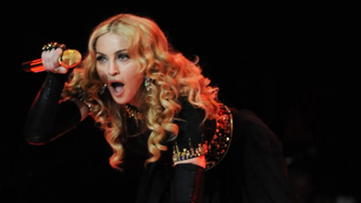 Madonna, suparata ca MIA a aratat degetul mijlociu cand a urcat pe scena cu ea!