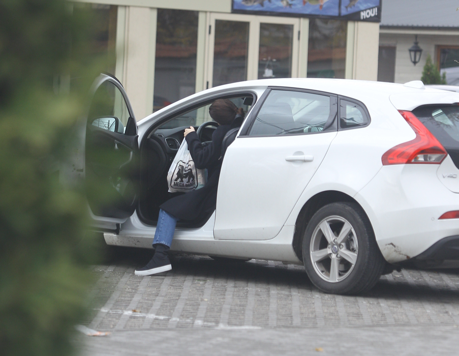 Anca Lungu pare foarte afectată de despărţirea de tatăl fiicei ei