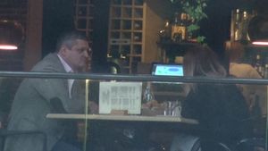 Fostul şef al Domeniilor Statului s-a ”reabilitat”. Şi-a scos la o cină rafinată iubita pe care a tras-o de păr în mall!