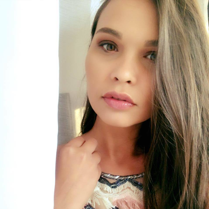 O cântăreaţă de la noi s-a retras din lumina reflectoarelor de teamă că ar putea sfârşi ca Denisa Răducu! Legătura dintre cele două artiste cunoscute