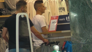 VIDEO Gicu Grozav nu a luat si haine de la turci. Si-a facut aprovizionarea din mall, alaturi de un prieten
