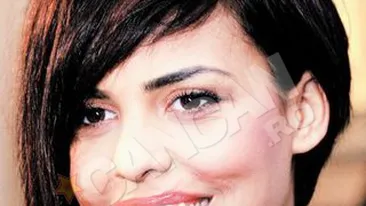 Andreea Popescu se opereaza la Paris pe 7.000 de euro! Isi reconstruieste fata!