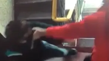 Scene șocante în Galați! Un recidivist bate fără milă un bătrân