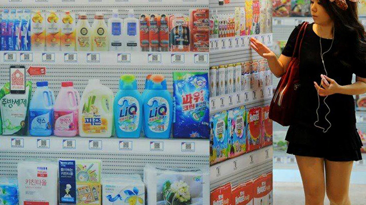 Fara plase si fara rafturi! Acesta e primul supermarket virtual, deschis de curand in Coreea!
