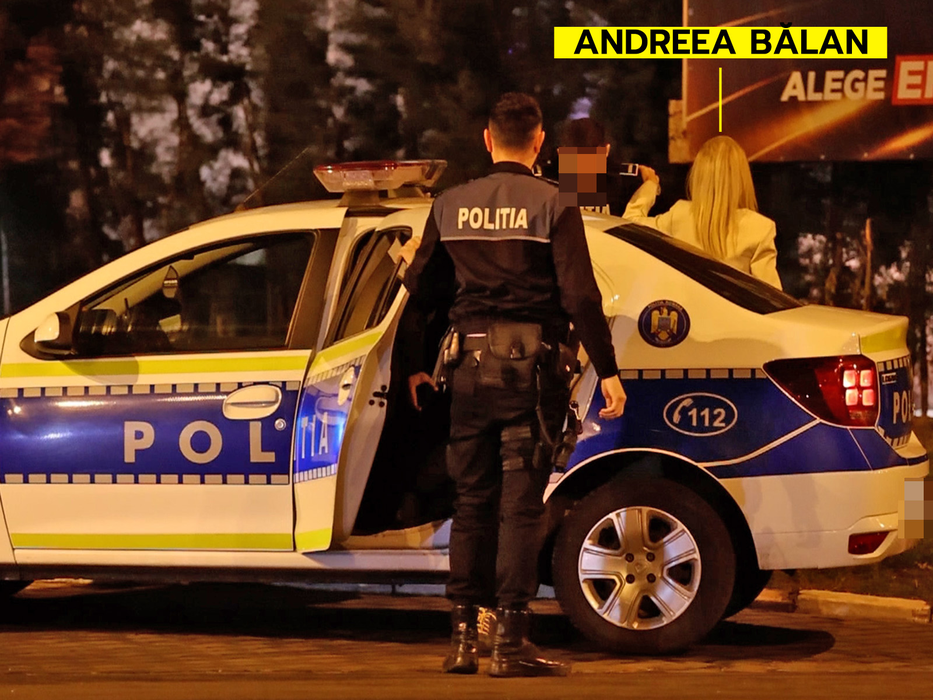 Andreea Bălan coboară din mașina Poliției și-l bate pe umăr pe omul legii (Foto: CANCAN.RO)