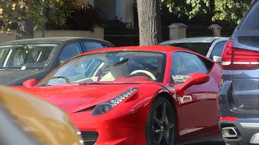 Discretul domn Roland e un afacerist prosper. Prietenul Elenei Udrea a ”dat” o tură prin Bucureşti cu un Ferrari de un sfert de milion €!
