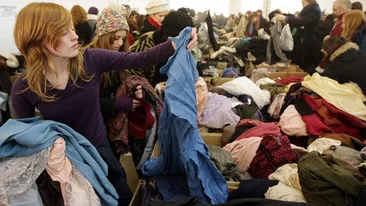 VIDEO Bataie pe reduceri intr-un magazin de haine din Londra!